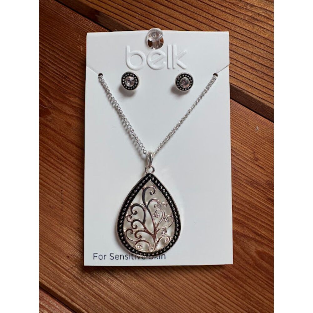Silver-Tone Teardrop Necklace NWT